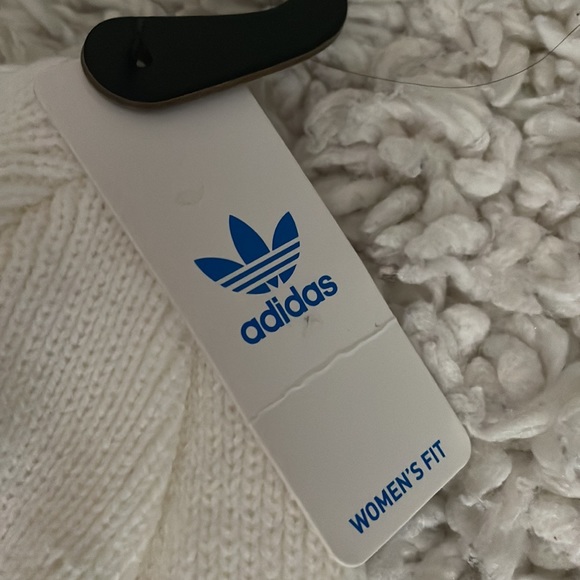 Adidas Trefoil Beanie Women’s Fit NWT - Picture 2 of 5